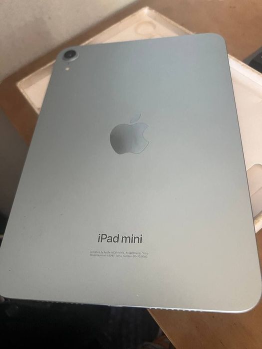 iPhone nini 7 LLA A  17 pro новый