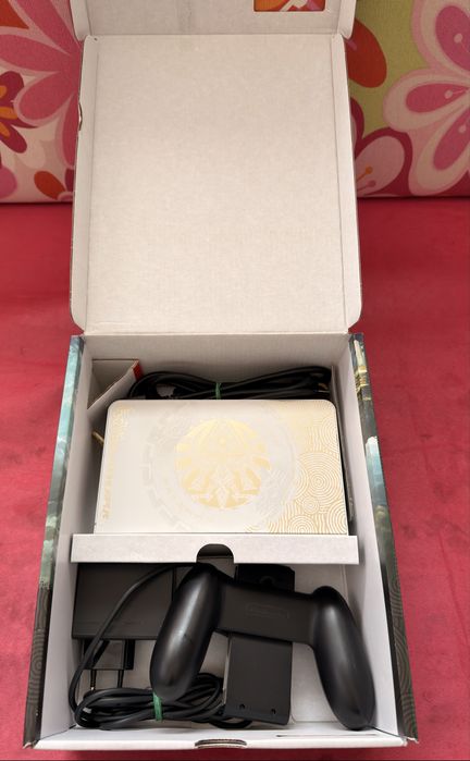 Nintendo Switch, OLED - limited edition Zelda