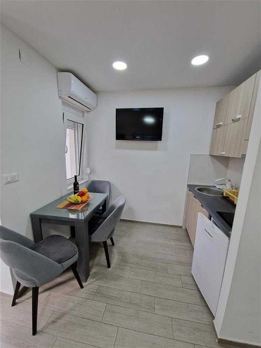 Дава се под наем Двустаен апартамент в Бургас, Лазур - 57 кв.м за 204 € - Снимка #3