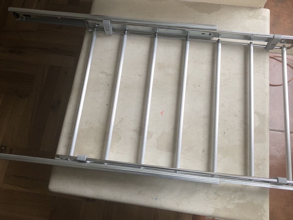 Механизъм за панталони с плавно прибиране