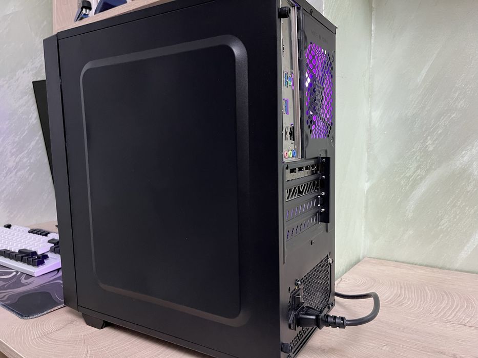 Геймърски компютър RX 6600 XT (8GB) / i3-10100F / 16GB RAM