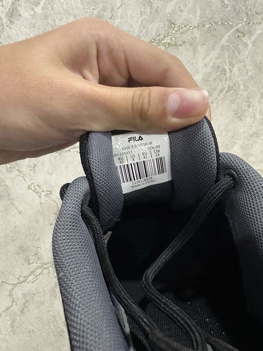 Продам кроссы Fila
