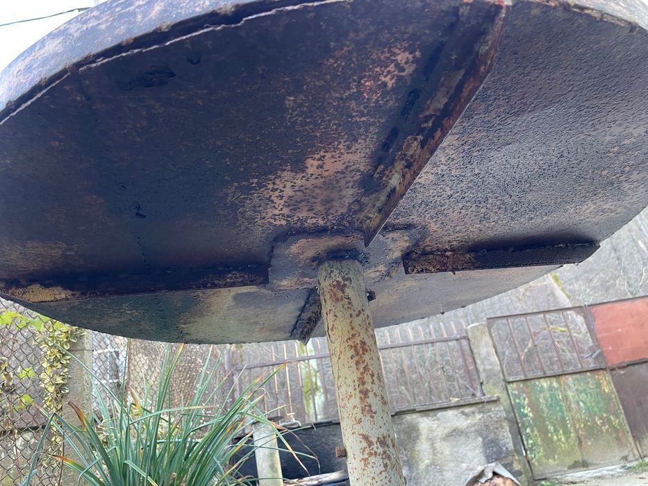 Масивна дворна маса