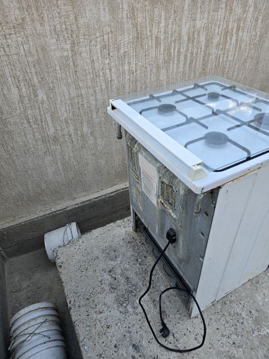 Продам газовую плиту Indesit