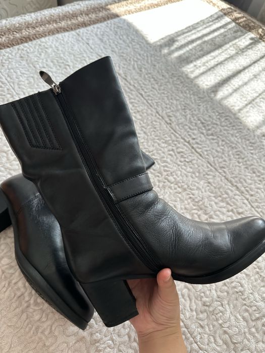 Продам зимние кожаные сапоги