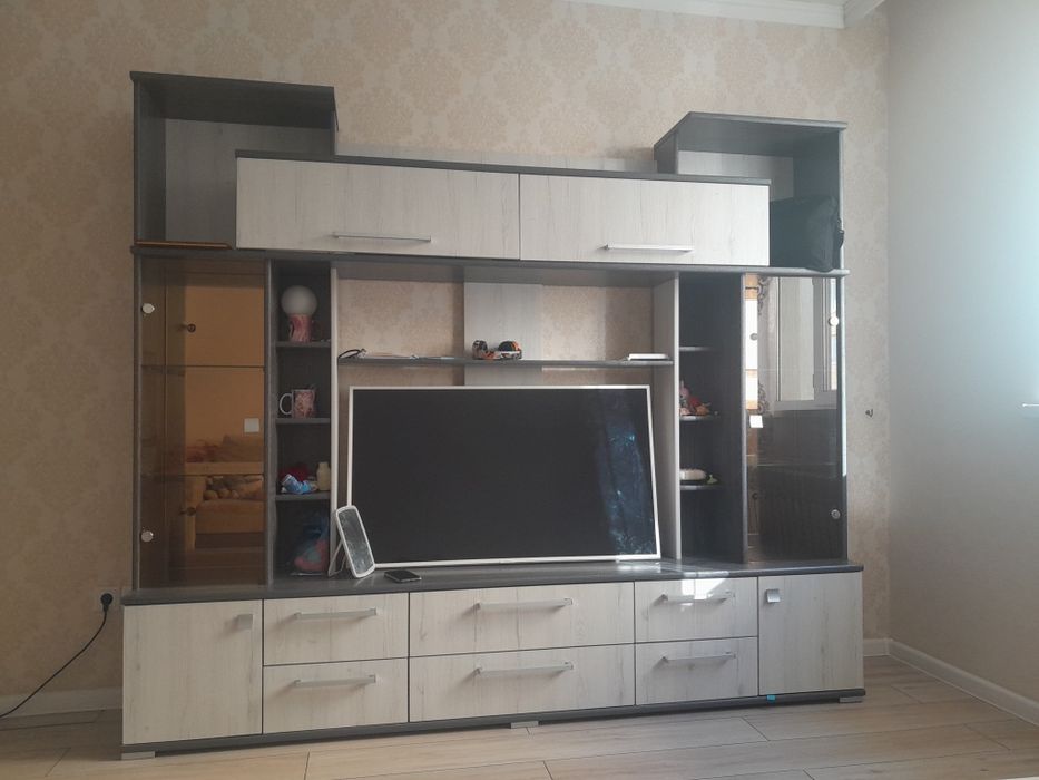 Продаётся стенка гостиный