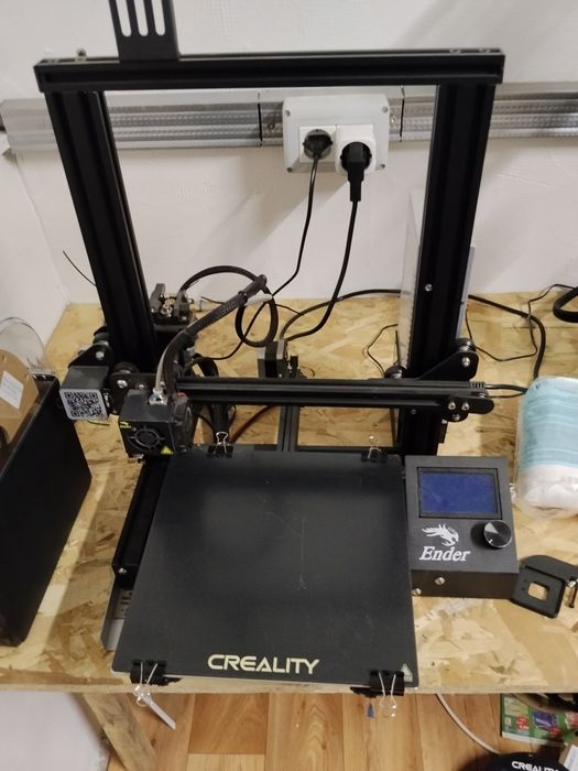 Vand imprimanta 3D creality ender 3 v2