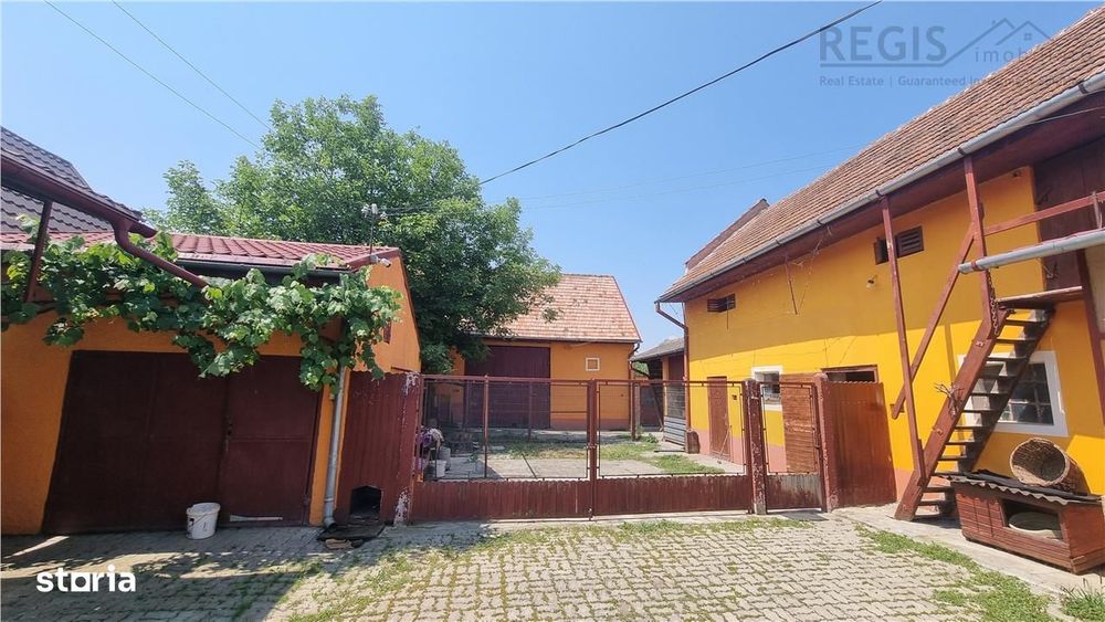 Casa de 4 camere zona Stupini