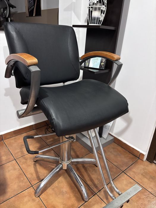 Vand 3 scaune pentru salon coafura