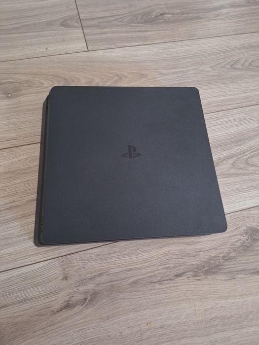 Vând Playstation 4 Slim Nou