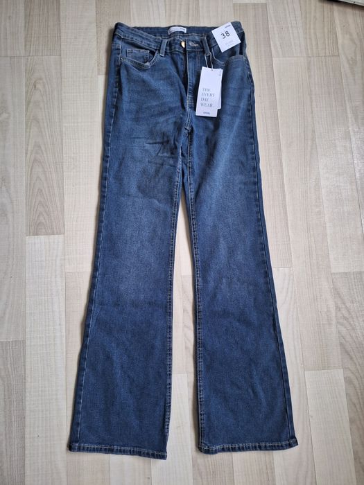 Vand blugi noi cu eticheta cumparati de la Sinsay