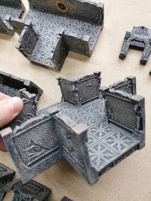 Teren miniaturi Dwarven Forge Den of Evil Room Set