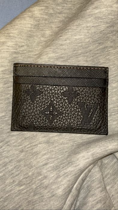 LV кард холдър.