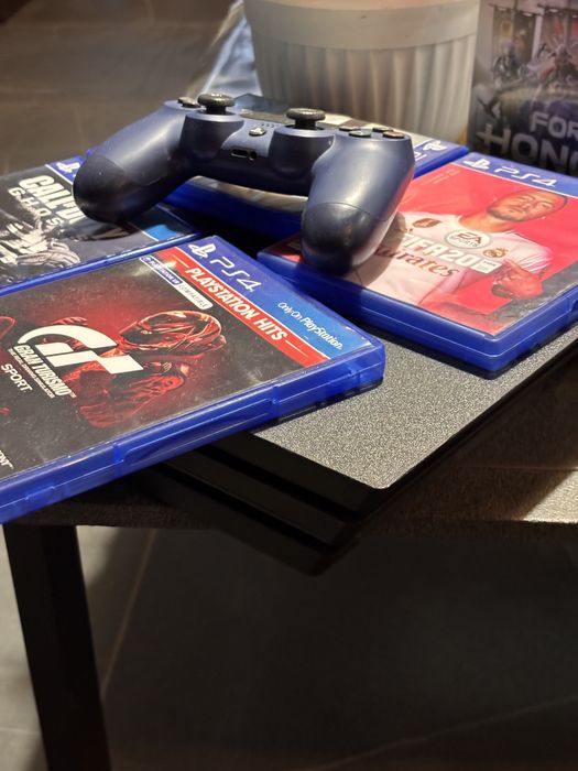 PlayStation 4 Pro 1TB + Оригинален джойстик DualShock 4 + 6 Игри на дискове