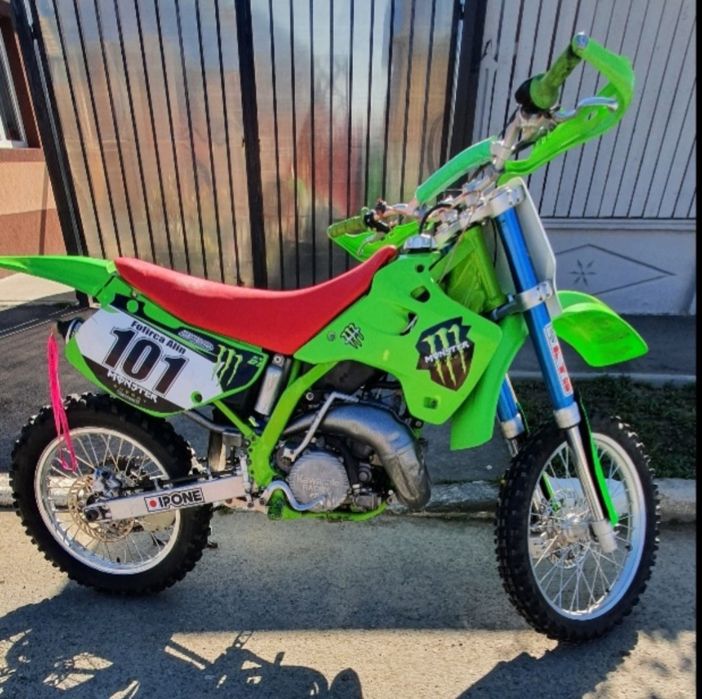 Vînd kawasaki kx 250cc 2 t mai multe detali la telefon