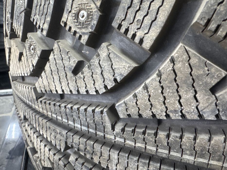 Шипи Nokian tyres 295/35/22