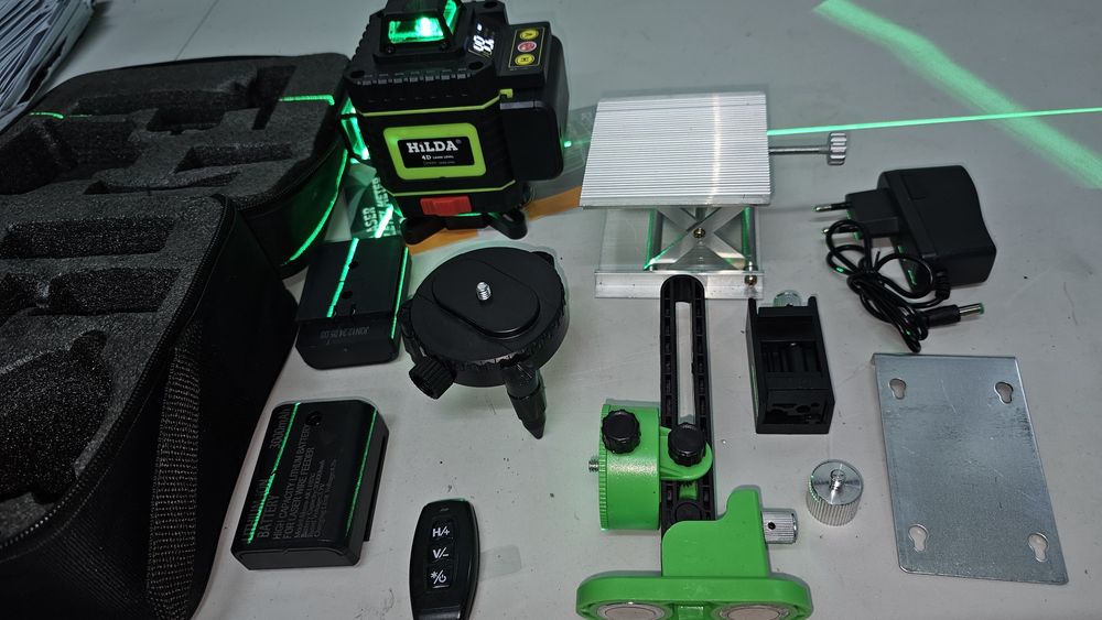 4D лазерен нивелир с 16 линии самонивилиращ се,с две батерии,зе