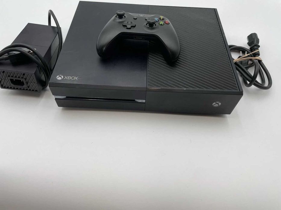 Consola Xbox One – Stare excelentă, Accesorii incluse + 1 joc