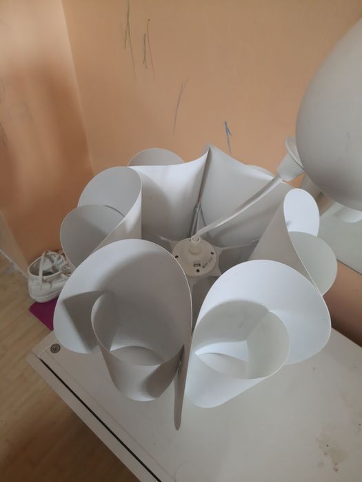 Lustra Camera de culoare alba