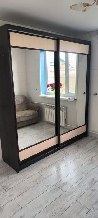 Продам шкаф-купе с зеркалами
