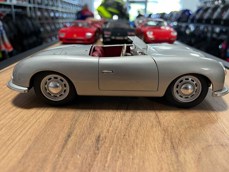 Метална колекционерска количка  модел PORSCHE 356A Cabrio 1960 1:18
