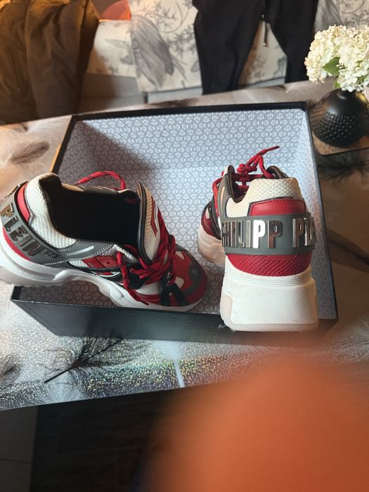 Внос от Холандия само един път са носени оргинални маратонки Filip Ple