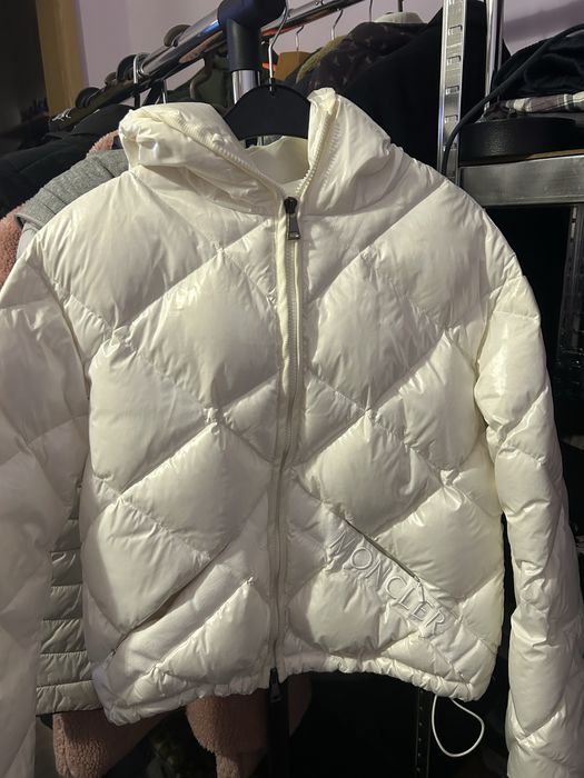 Страхотни якета Moncler и Armani