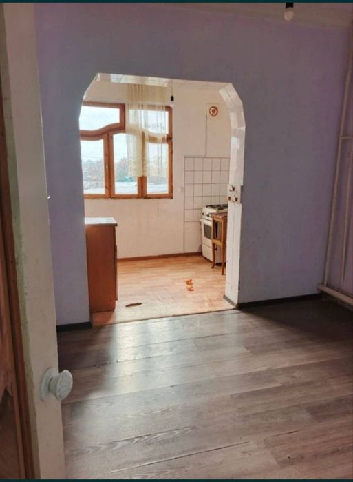 Продается 3/5/5 на массиве Ахмад Югнакий , без ремонта 
Общ пл78 м2
64