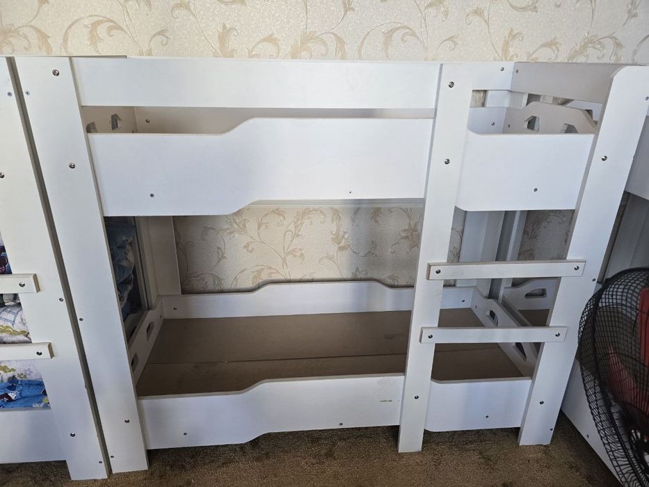 Детский кровать шкаф стол стул