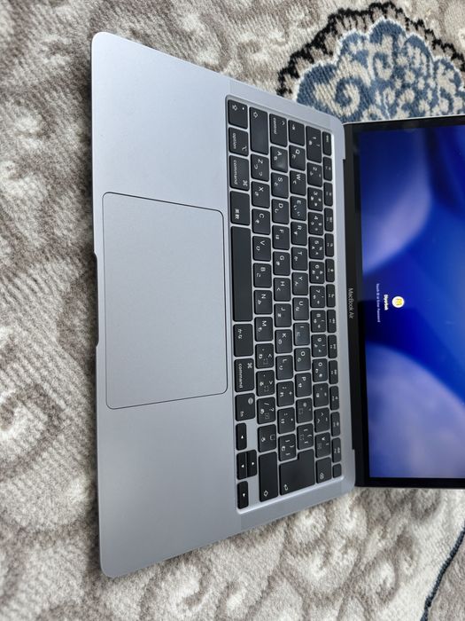 MacBook Air M1 ideal holatda