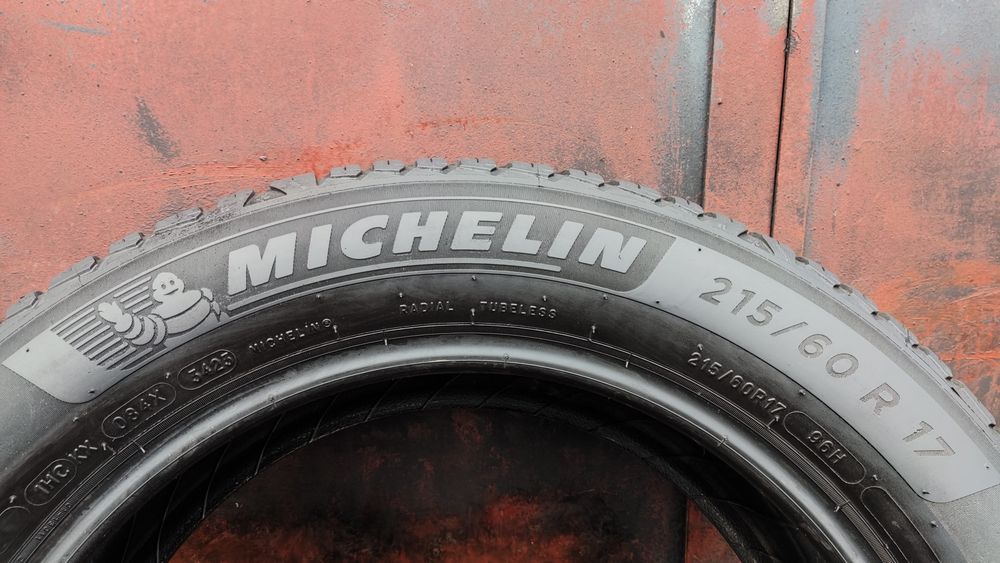 2броя всесезонни гуми 215/60/17 Michelin Cross Climate 2
dot3123