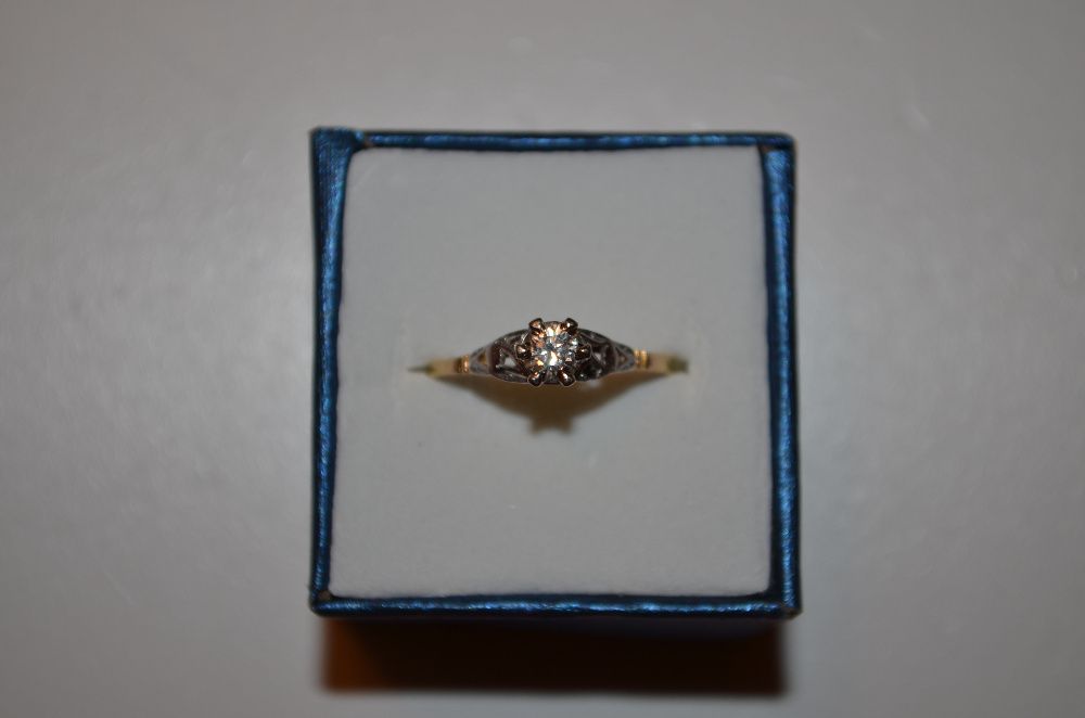 INEL AUR galben si alb 18K + 1 Diamant = 0.37ct. - De logodna -Vintage