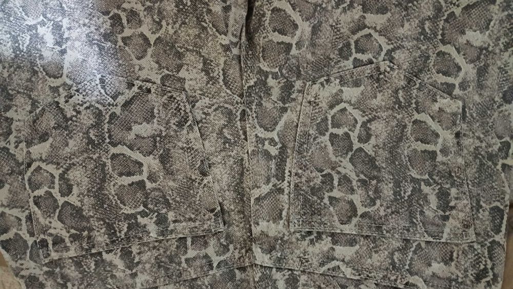 Дънки Sinsay със змийски принт