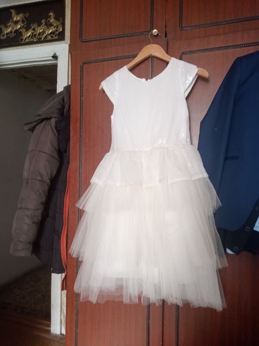 Продам плать праздничное