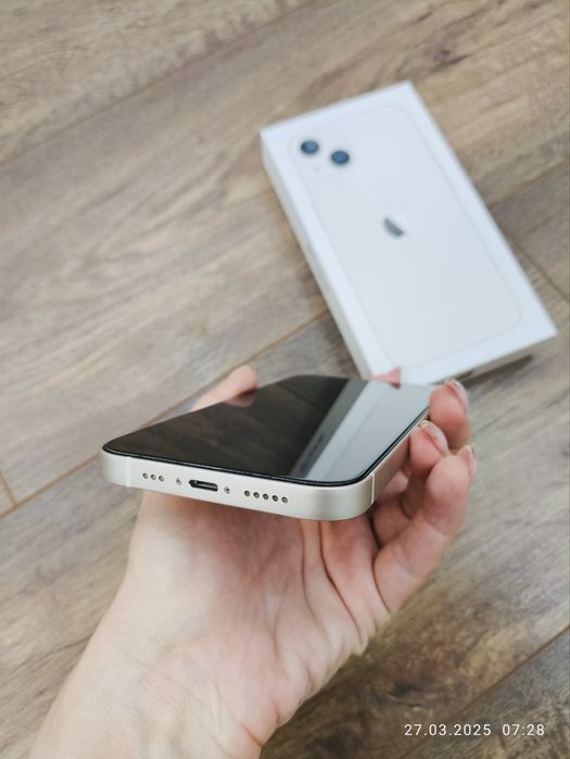 iPhone 13 128 GB бял