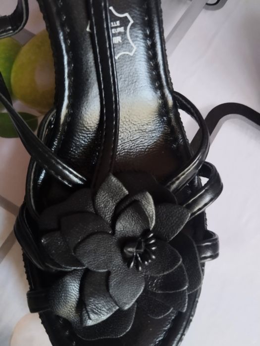 Босоножки новые 36