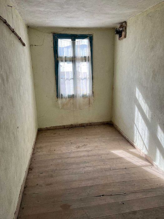 Продава се Къща в с. Равногор, Област Пазарджик - 180 кв.м за 373 €/кв.м - Снимка #2