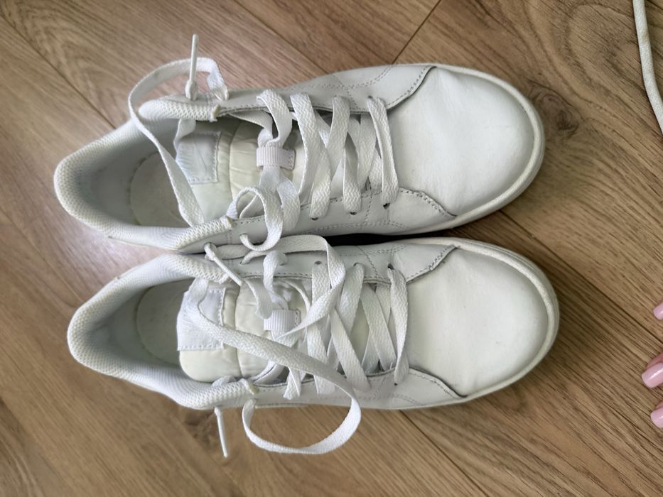 Оригинални Nike кецове – бели, размер 37.5