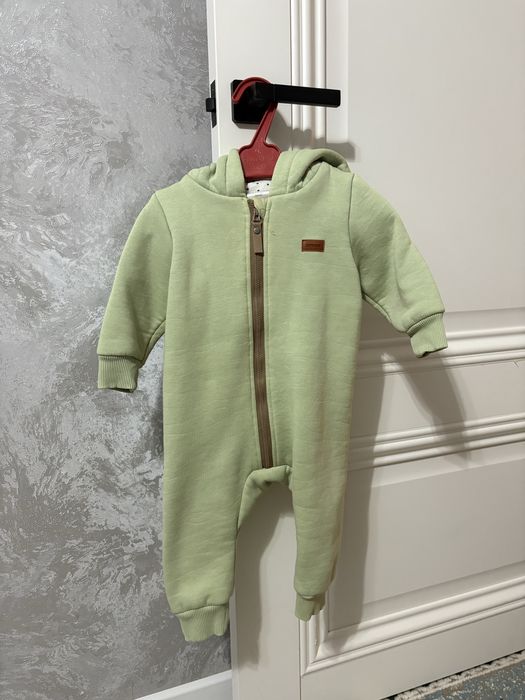 Продам комбинезон для девочки