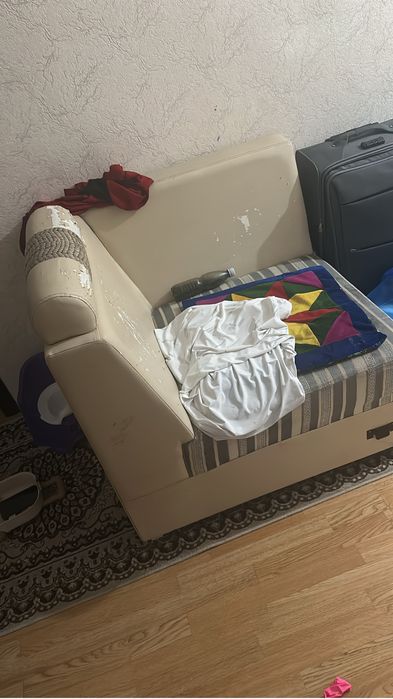Диван и кресло отдам даром