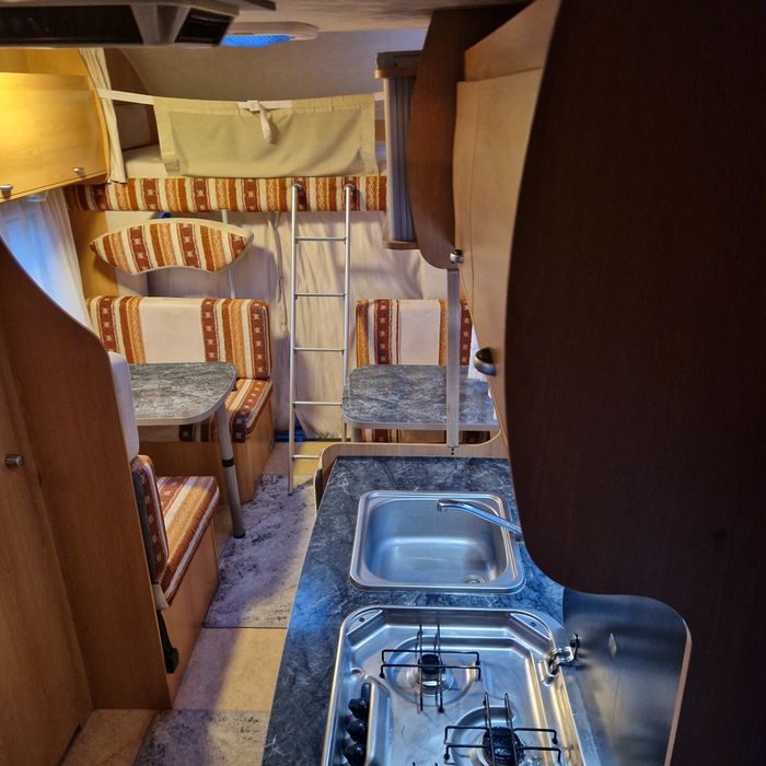 Autorulota NobelART A800, august 2008, 6 locuri in centura, 7 dormit!