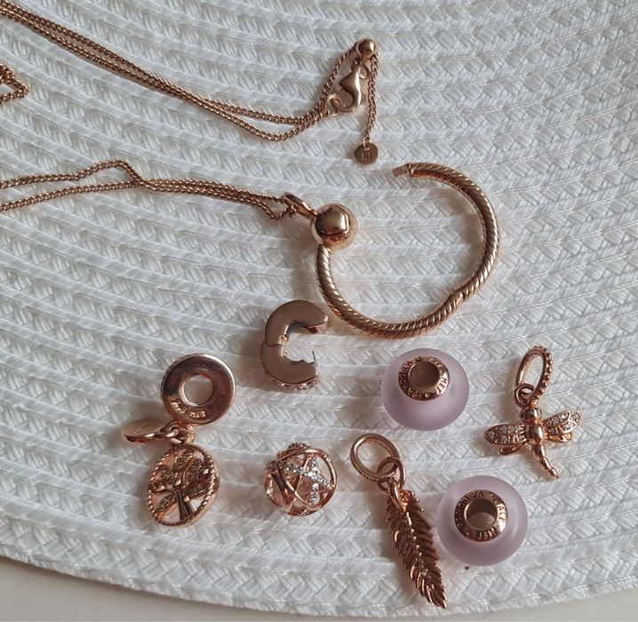 Сребърно колие с розово злато Pandora