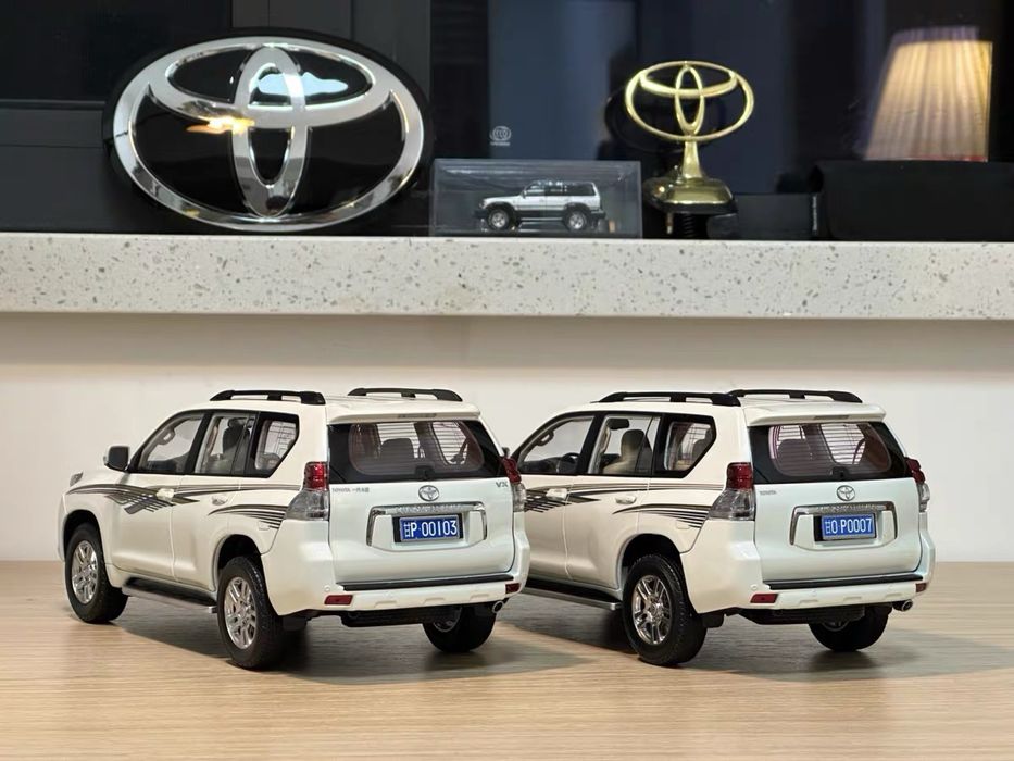 Toyota Prado 1:18