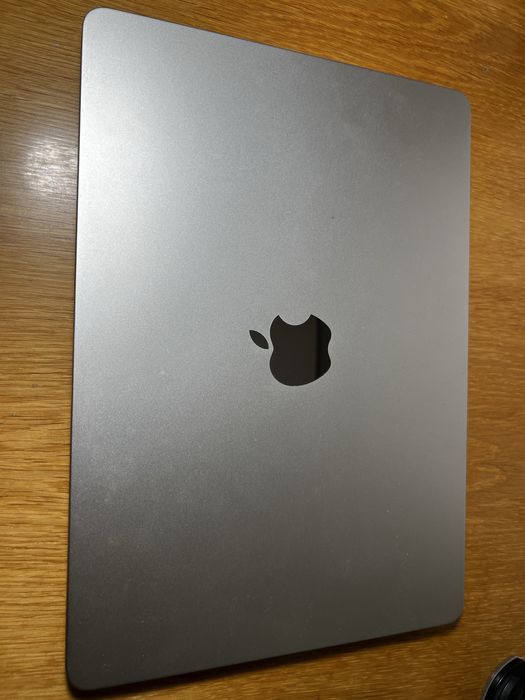 Apple MacBook air m2 100%