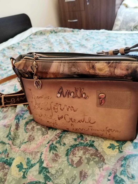 Продавам чанта Anekke