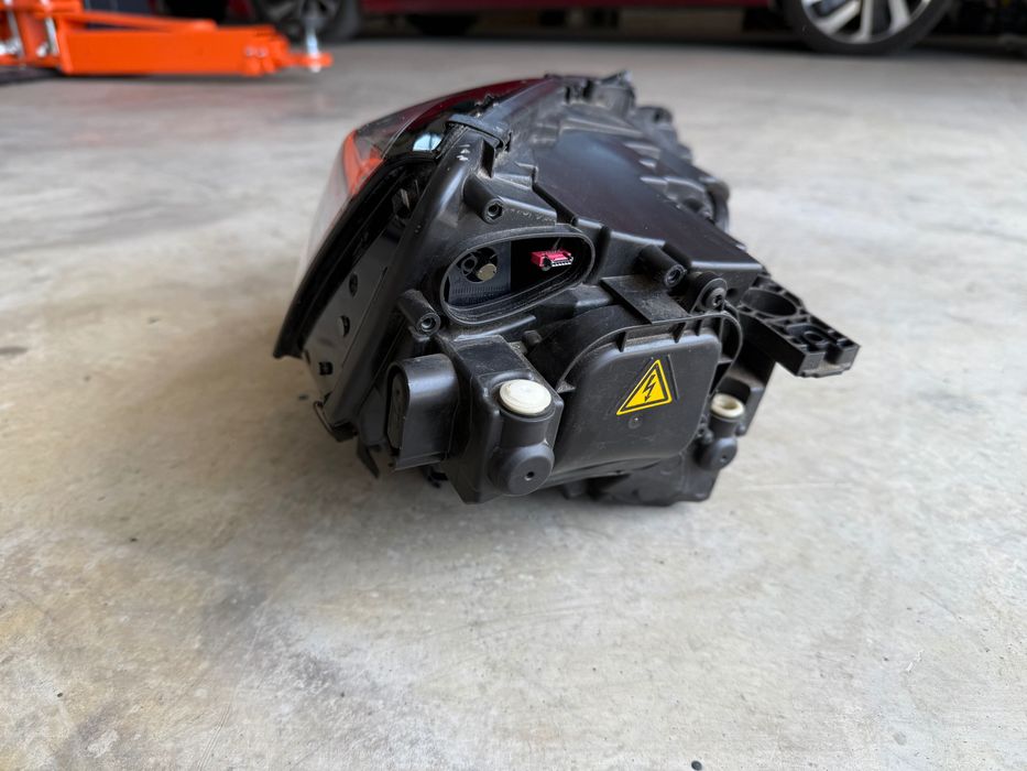 Ксенонов ляв US фар за Audi A5 F5 8W