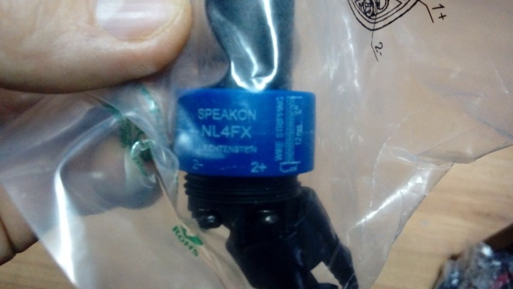 спикони NEUTRIK 4 пинов  NL4FX