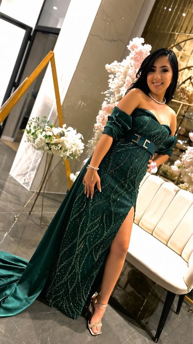 Rochie de vanzare facuta pe comanda!