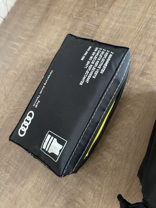 Аптечка Audi оригинал