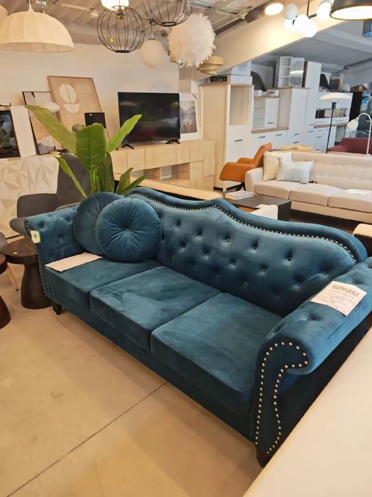 Canapea fixă, model Chesterfield
